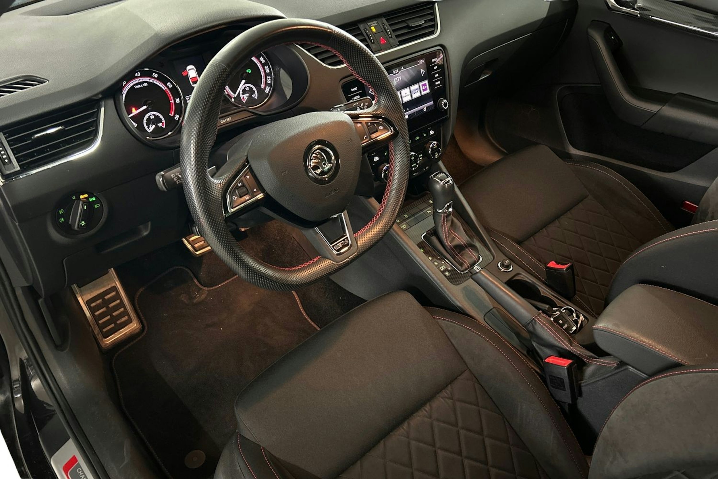 met. musta Skoda Octavia 2017 kuva 7.