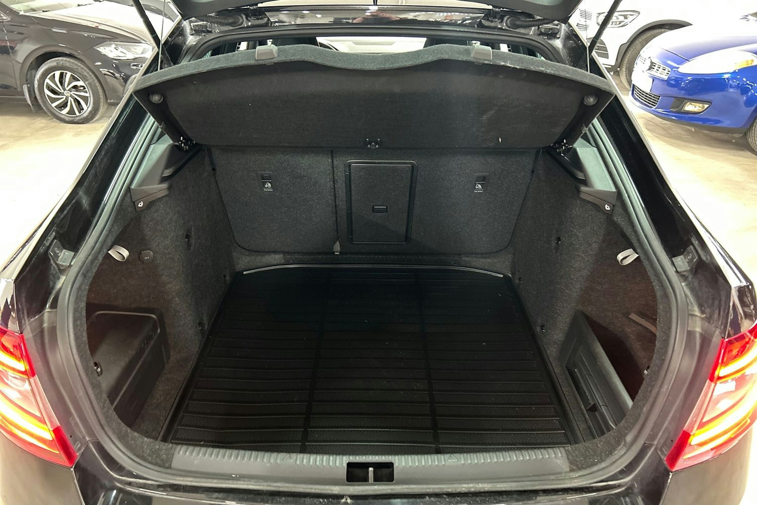 met. musta Skoda Octavia 2017 kuva 14.