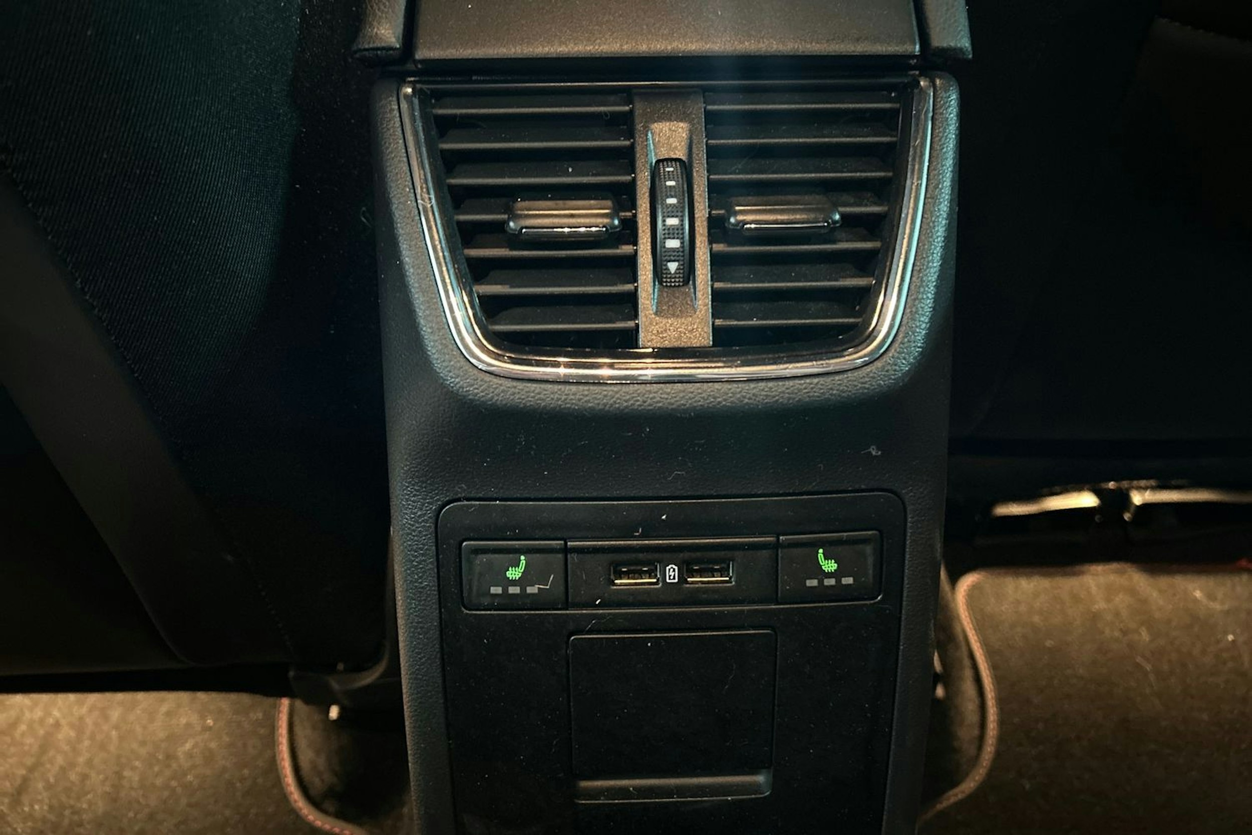 met. musta Skoda Octavia 2017 kuva 15.