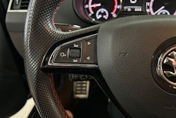 met. musta Skoda Octavia 2017 kuva 16.