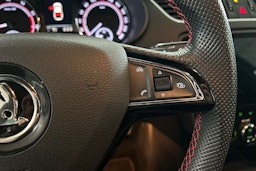 met. musta Skoda Octavia 2017 kuva 17.