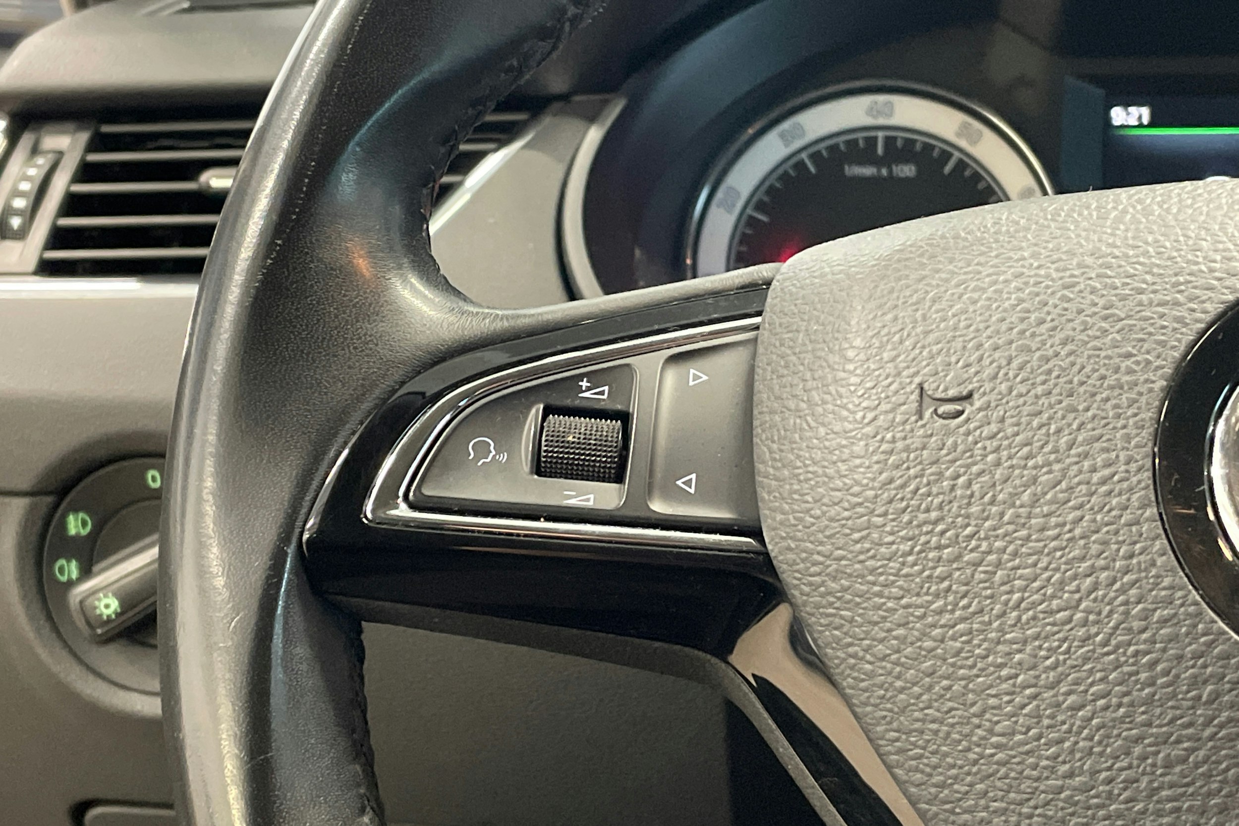 ruskea (beige) Skoda Octavia 2017 kuva 17.