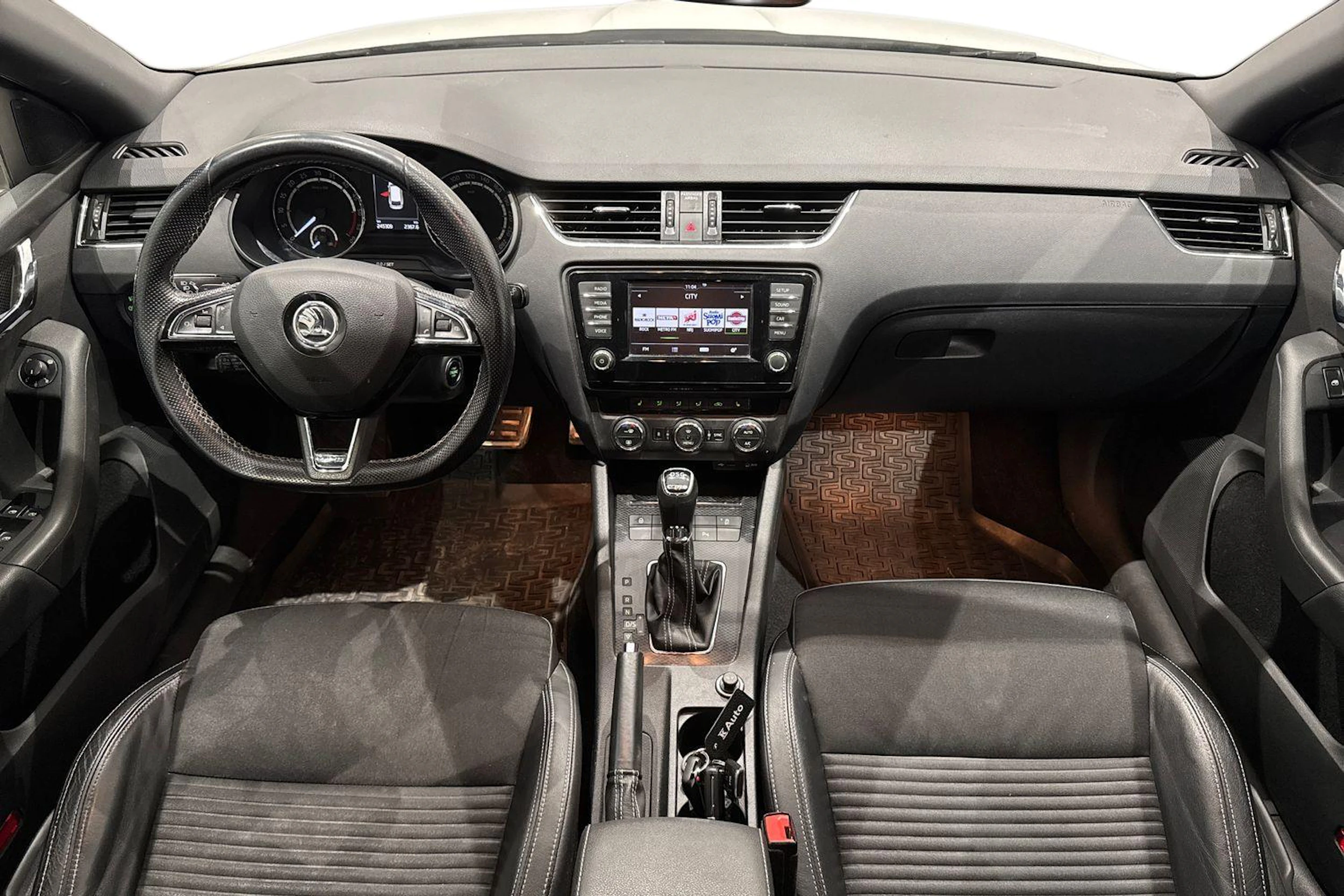 valkoinen Skoda Octavia 2017 kuva 38.