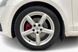 valkoinen Skoda Octavia 2017 kuva 41.