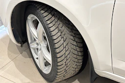 valkoinen Skoda Octavia 2017 kuva 42.