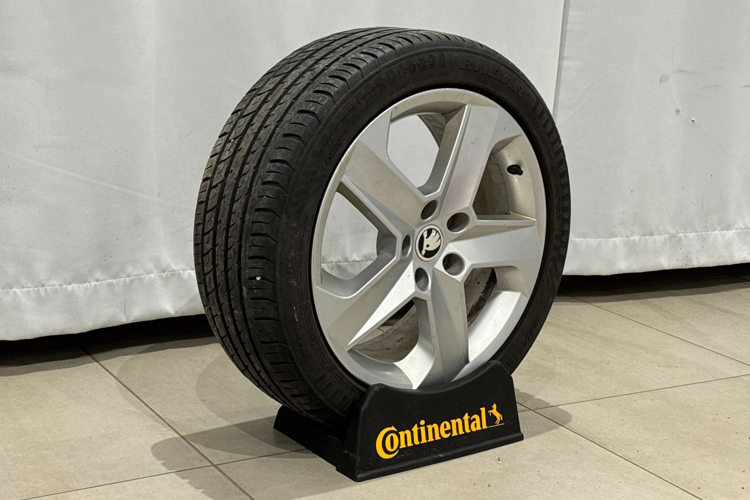 valkoinen Skoda Octavia 2017 kuva 44.