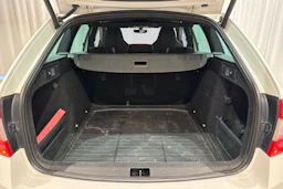 valkoinen Skoda Octavia 2017 kuva 45.