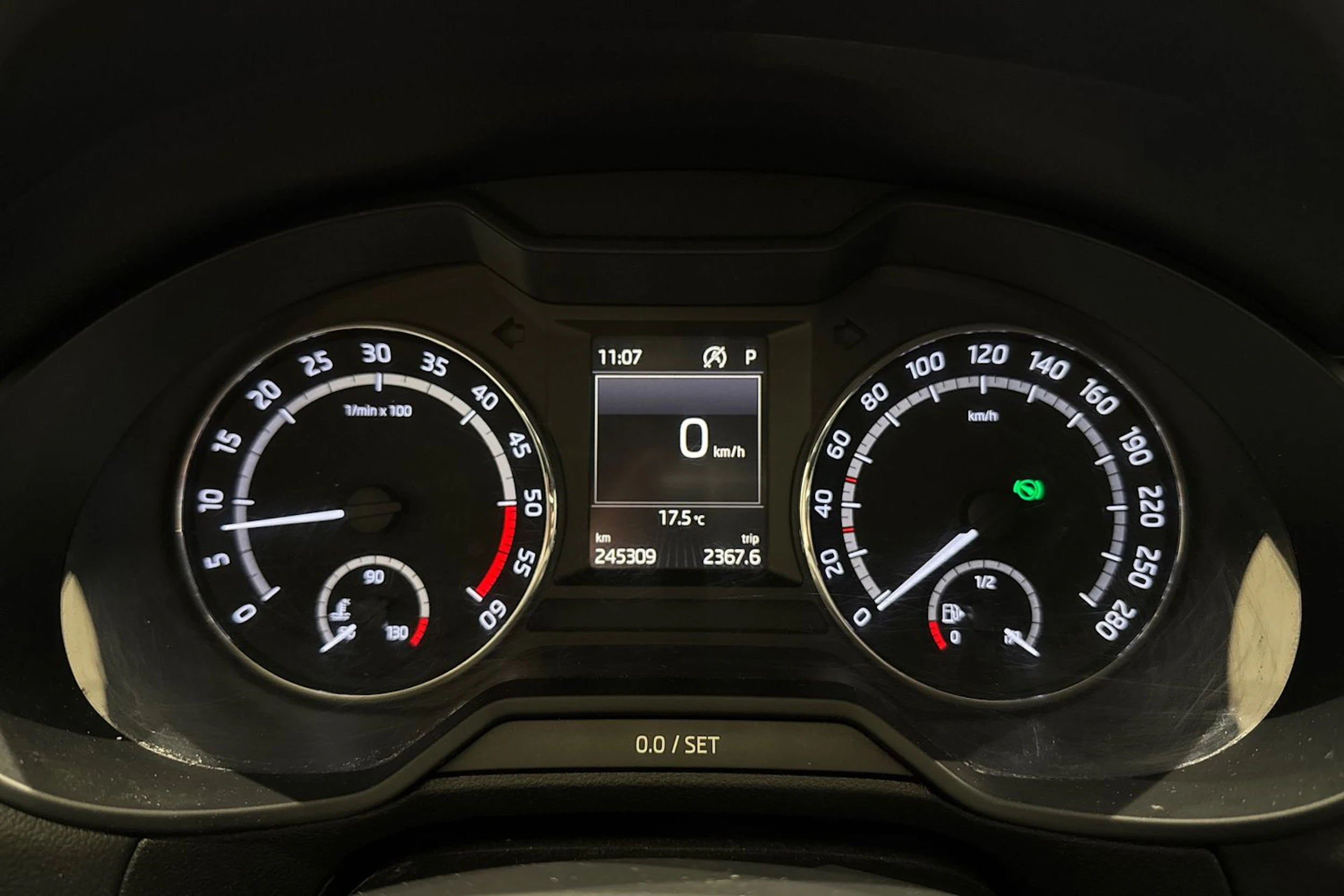 valkoinen Skoda Octavia 2017 kuva 49.