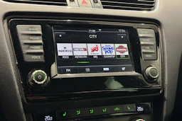 valkoinen Skoda Octavia 2017 kuva 52.