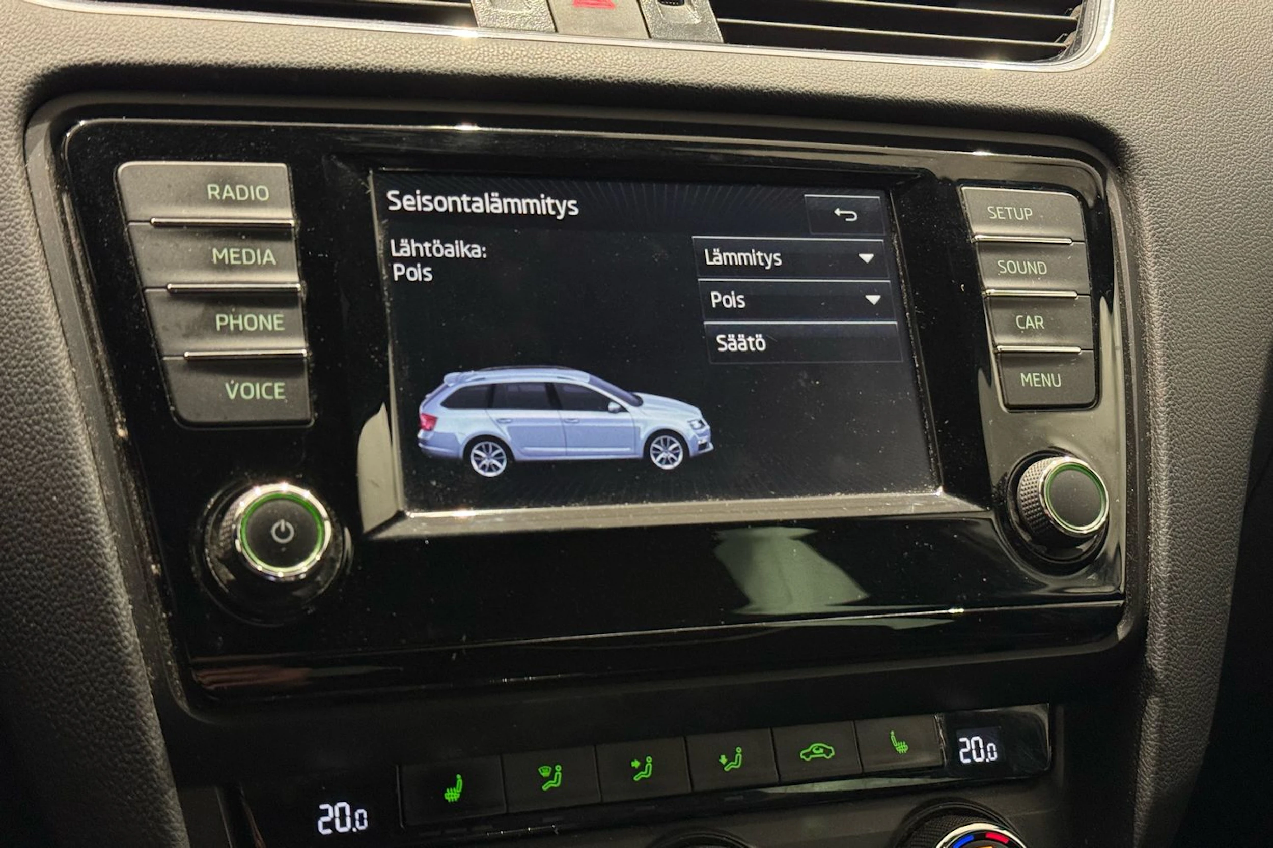 valkoinen Skoda Octavia 2017 kuva 54.