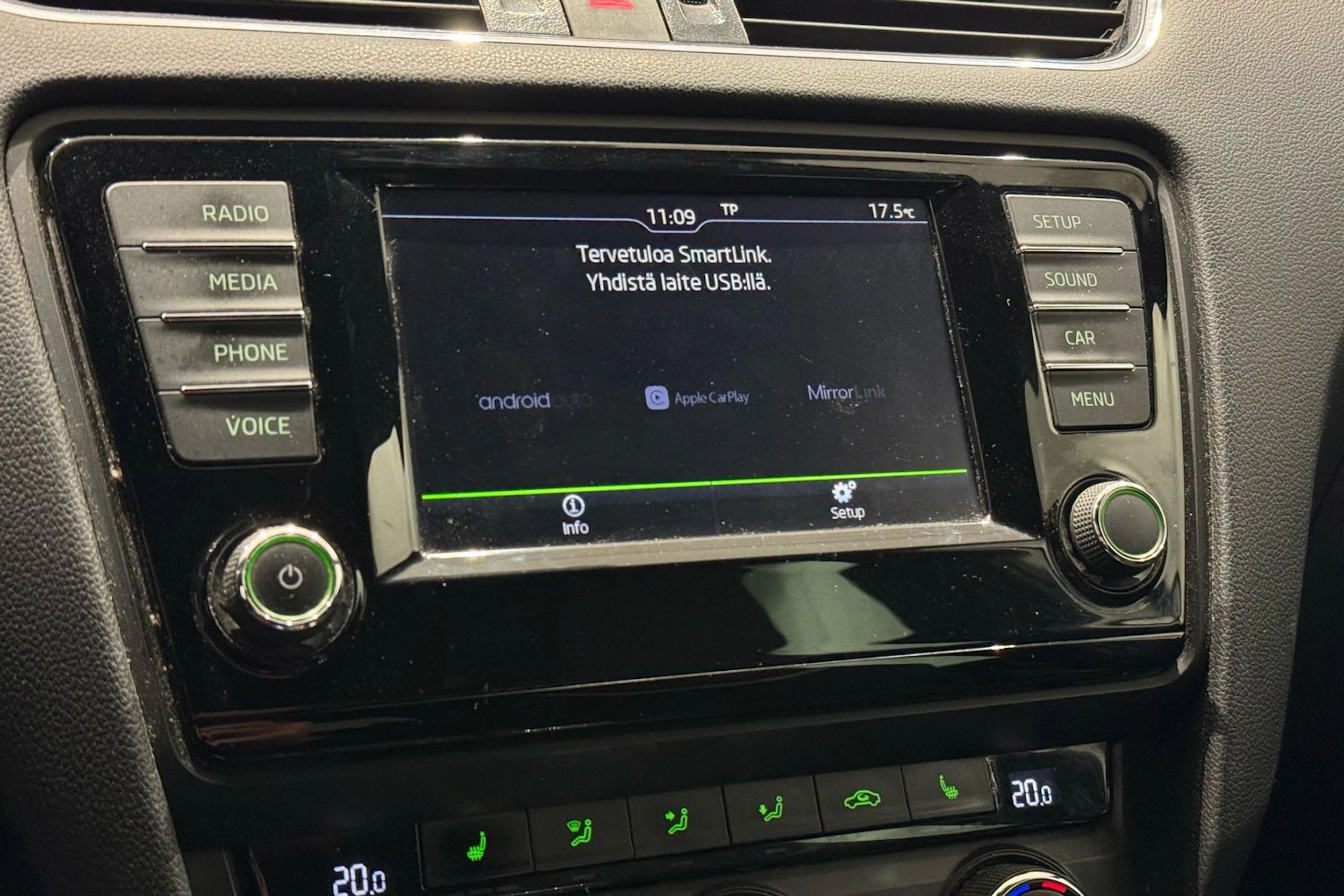 valkoinen Skoda Octavia 2017 kuva 56.