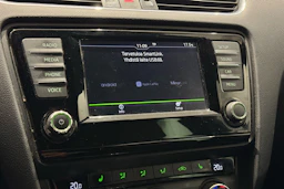 valkoinen Skoda Octavia 2017 kuva 56.