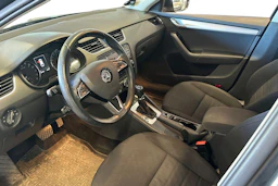 musta Skoda Octavia 2017 kuva 3.