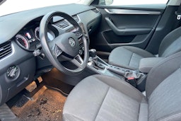 ruskea (beige) Skoda Octavia 2017 kuva 7.