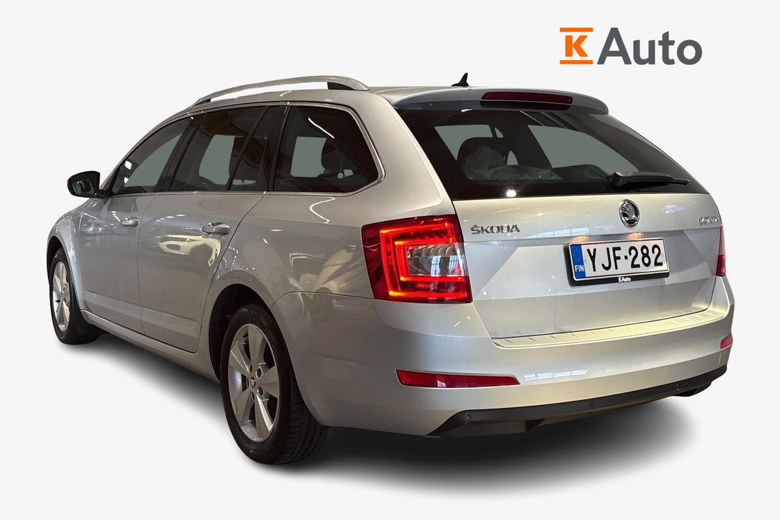 Harmaa Skoda OCTAVIA 2017 kuva 2.