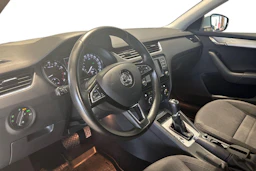 Harmaa Skoda OCTAVIA 2017 kuva 6.