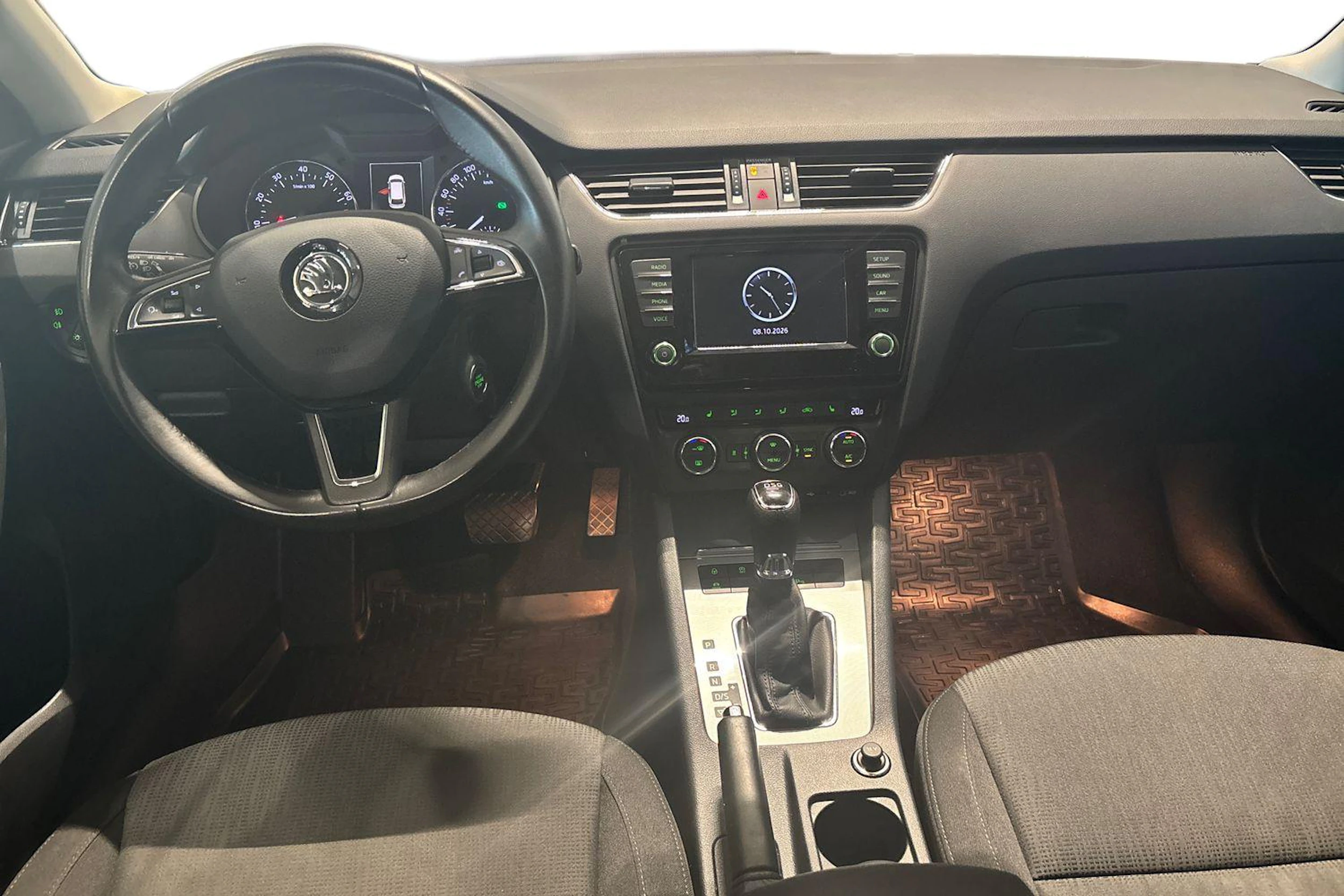 Harmaa Skoda OCTAVIA 2017 kuva 7.