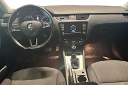 Harmaa Skoda OCTAVIA 2017 kuva 7.