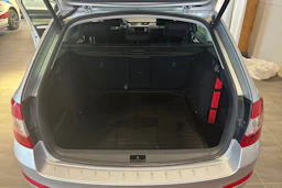 Harmaa Skoda OCTAVIA 2017 kuva 11.