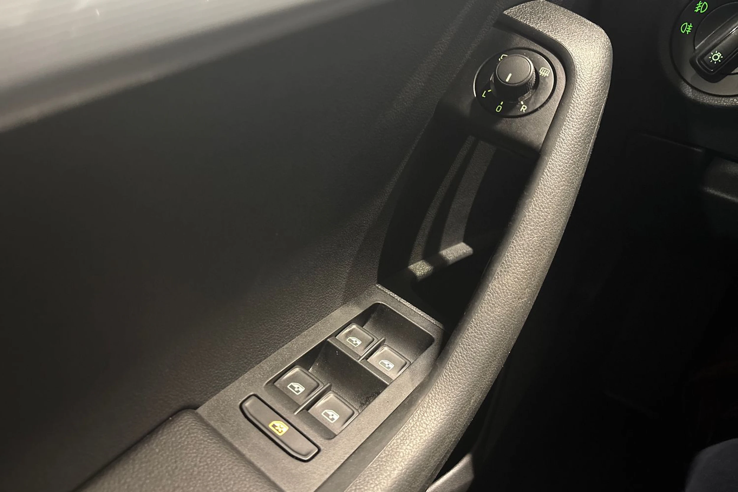 Harmaa Skoda OCTAVIA 2017 kuva 13.