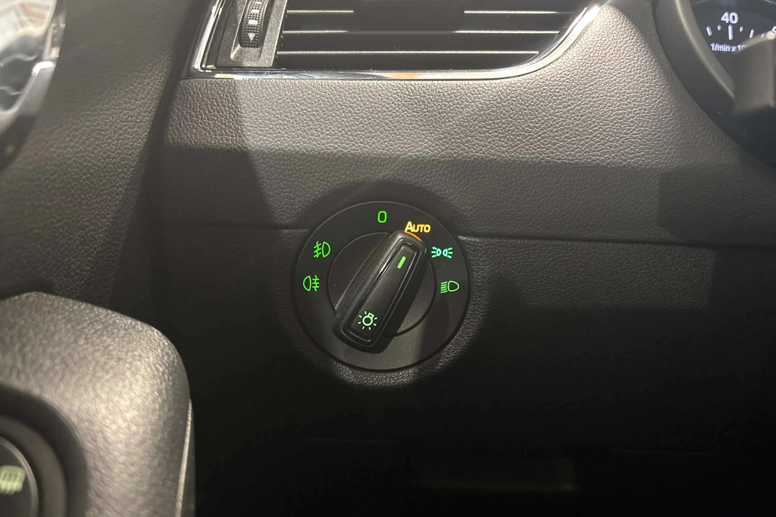 Harmaa Skoda OCTAVIA 2017 kuva 14.
