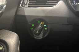 Harmaa Skoda OCTAVIA 2017 kuva 14.