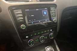 Harmaa Skoda OCTAVIA 2017 kuva 19.