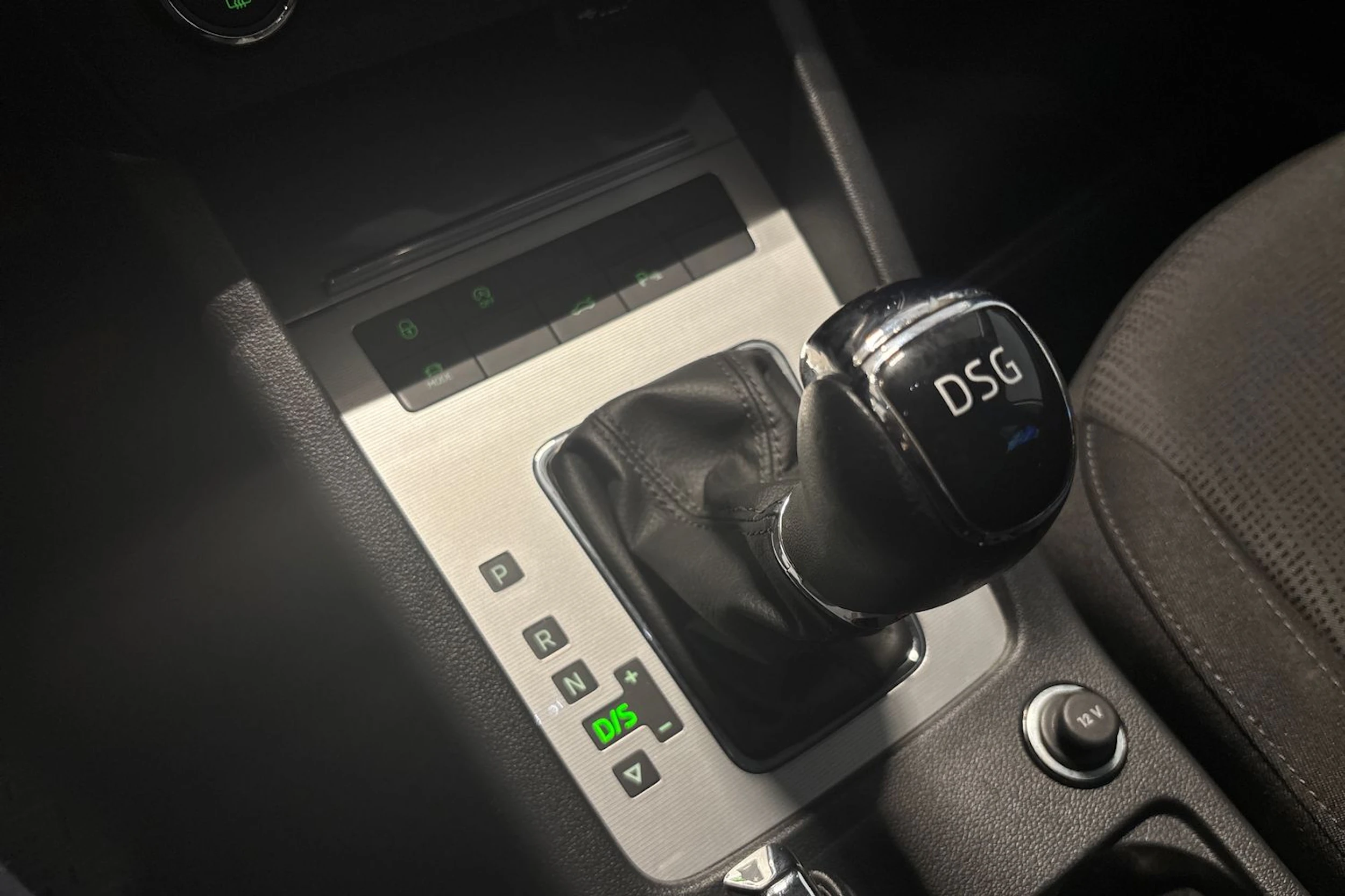 Harmaa Skoda OCTAVIA 2017 kuva 20.