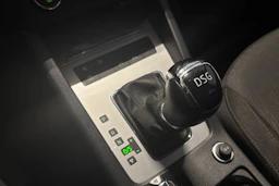 Harmaa Skoda OCTAVIA 2017 kuva 20.