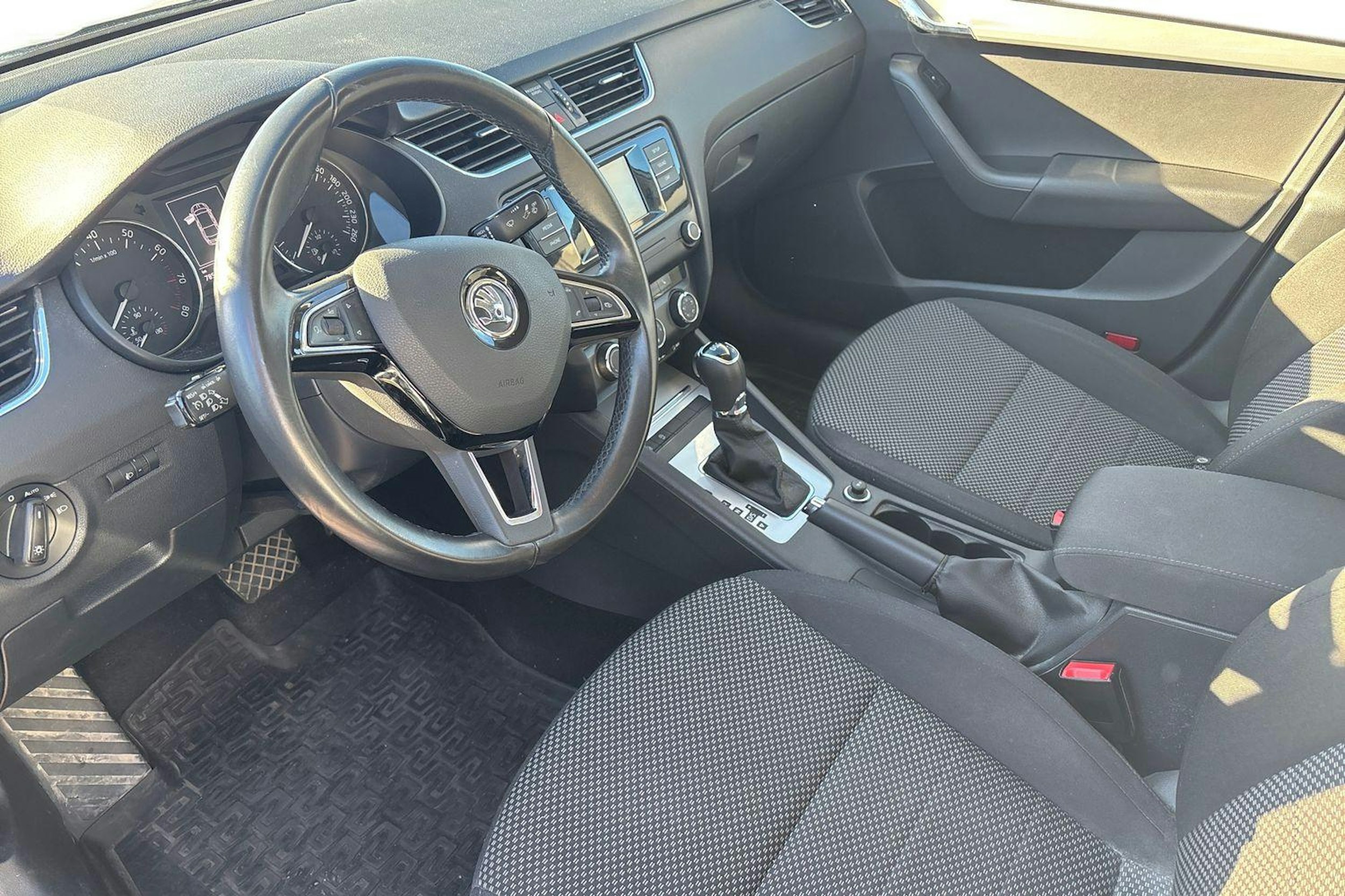 met. harmaa Skoda Octavia 2017 kuva 3.