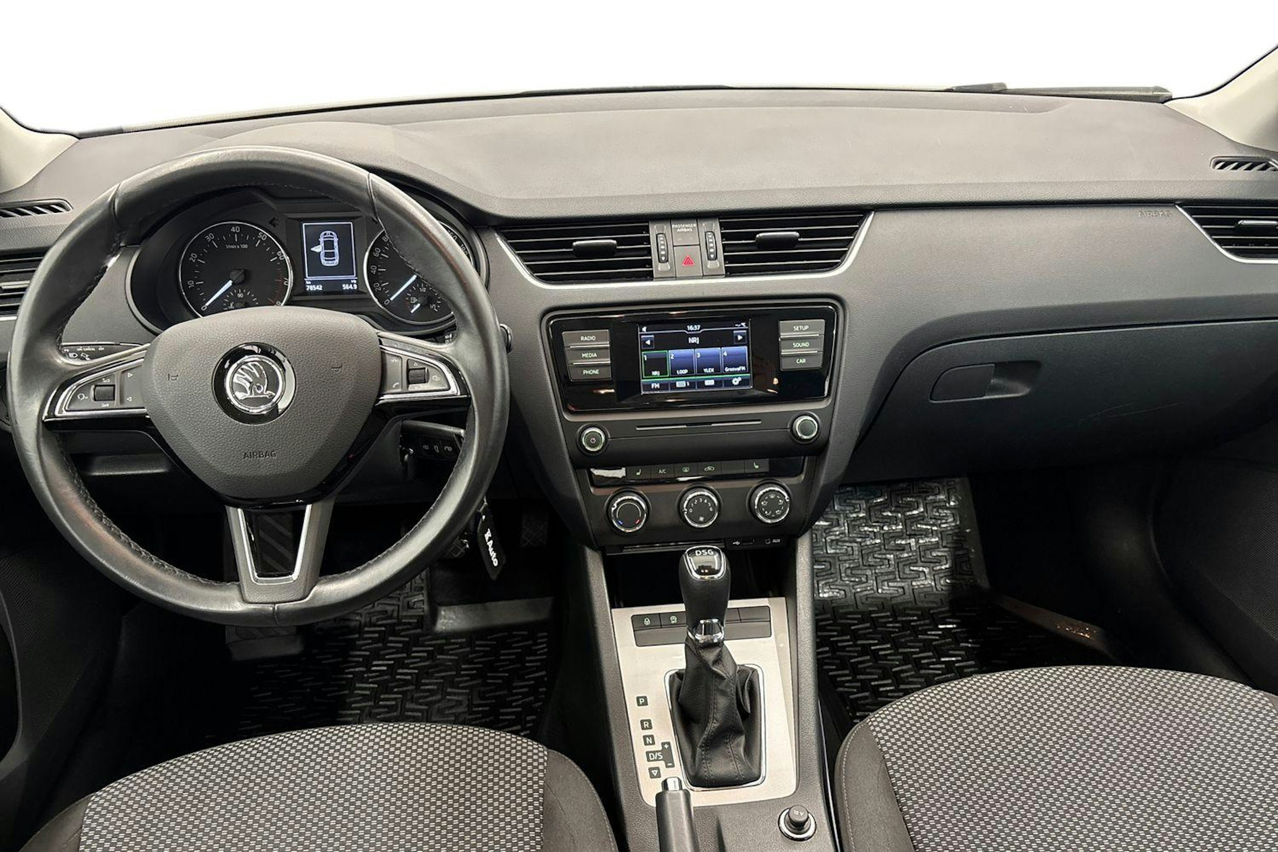 met. harmaa Skoda Octavia 2017 kuva 7.
