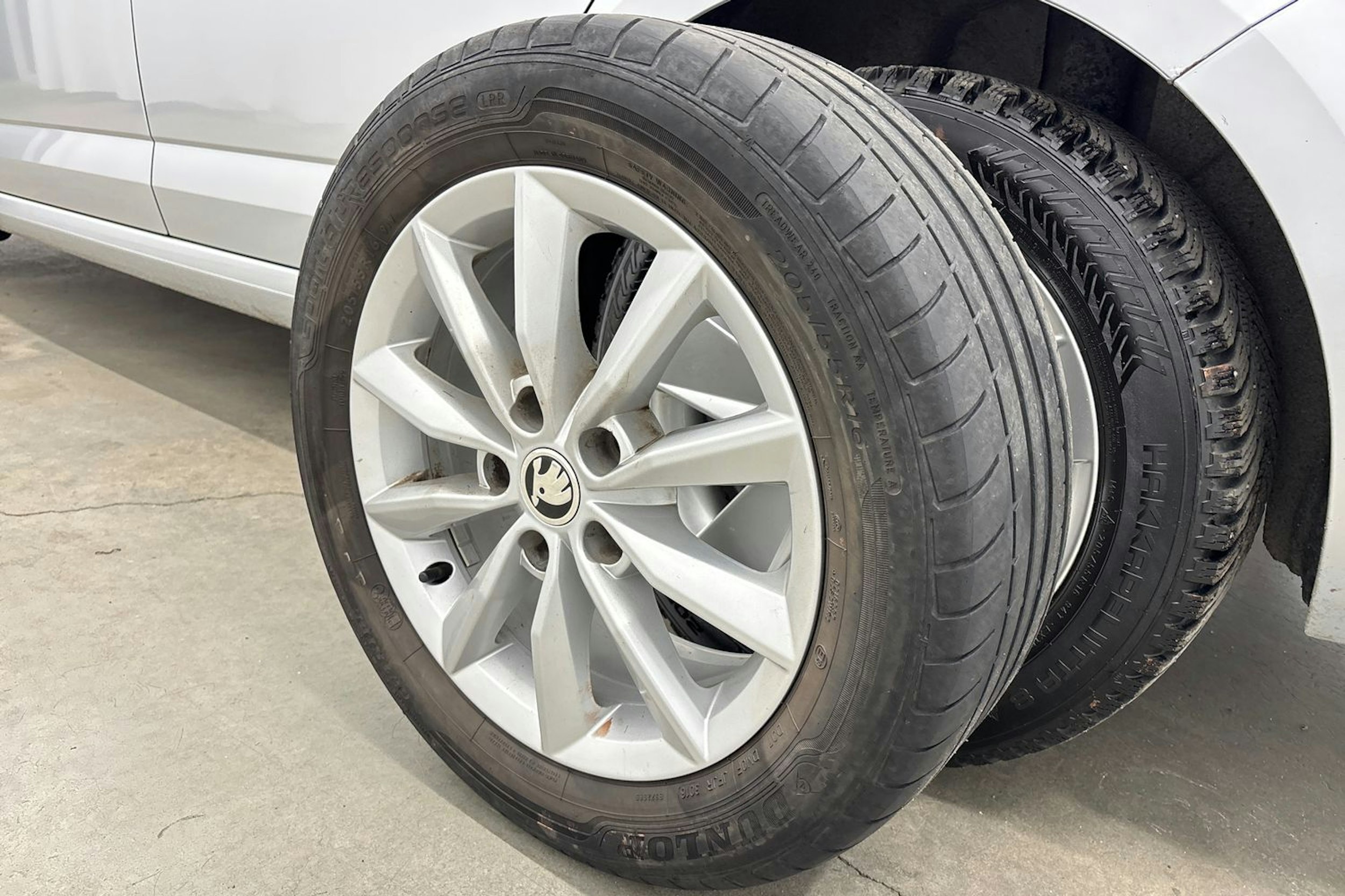 met. harmaa Skoda Octavia 2017 kuva 11.