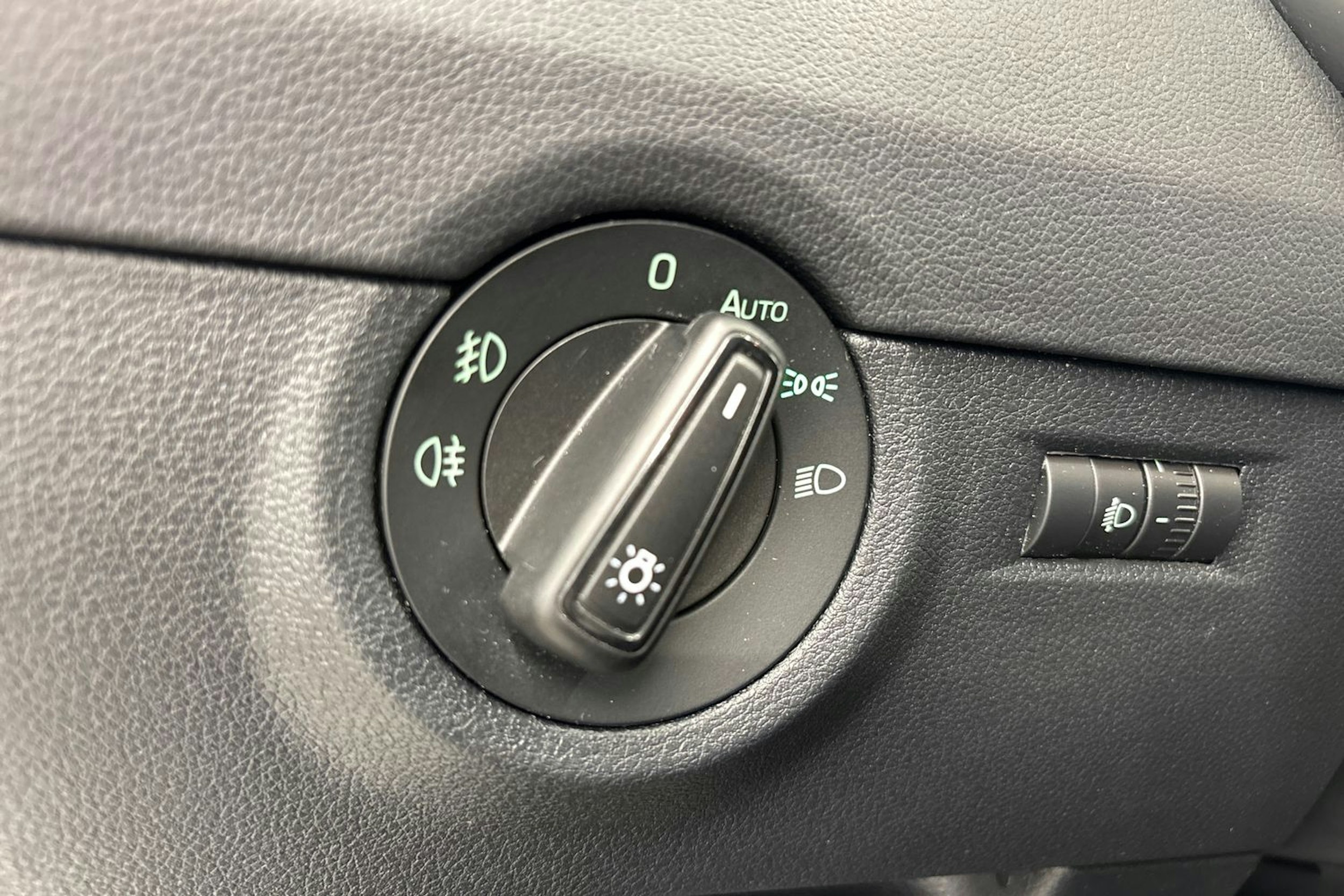 met. harmaa Skoda Octavia 2017 kuva 13.