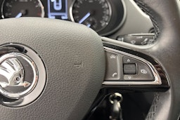 met. harmaa Skoda Octavia 2017 kuva 15.