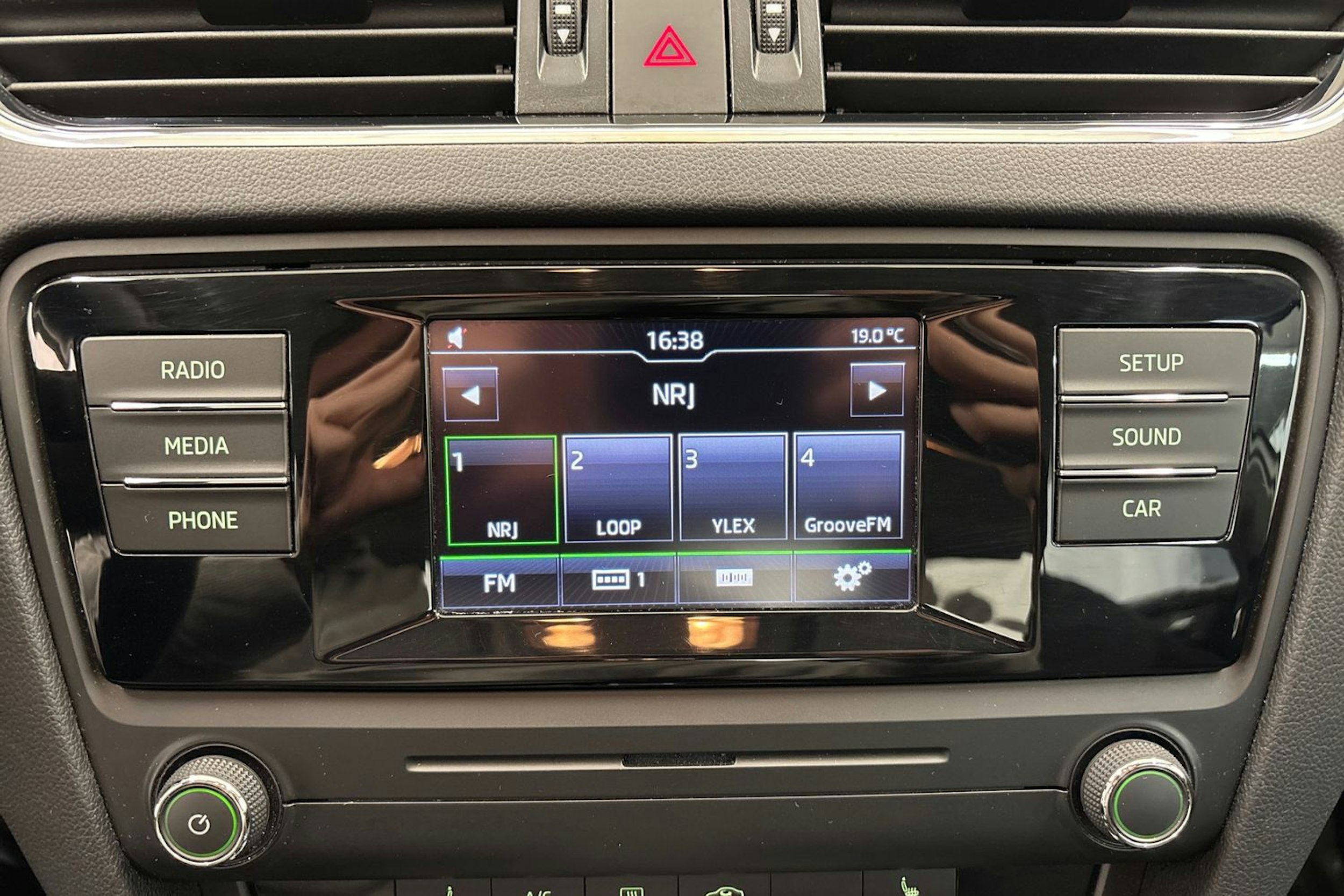met. harmaa Skoda Octavia 2017 kuva 17.