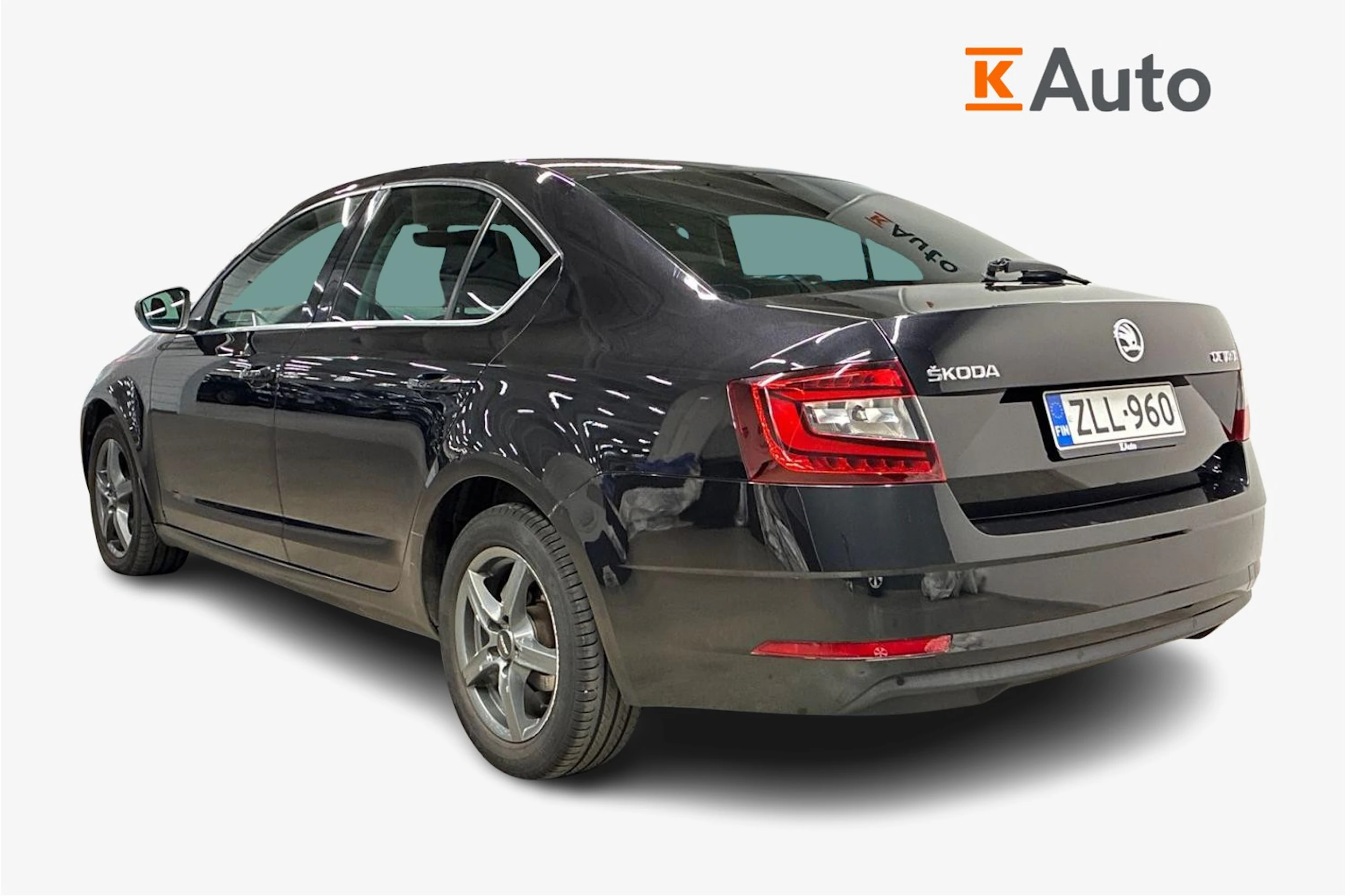 musta Skoda Octavia 2018 kuva 2.