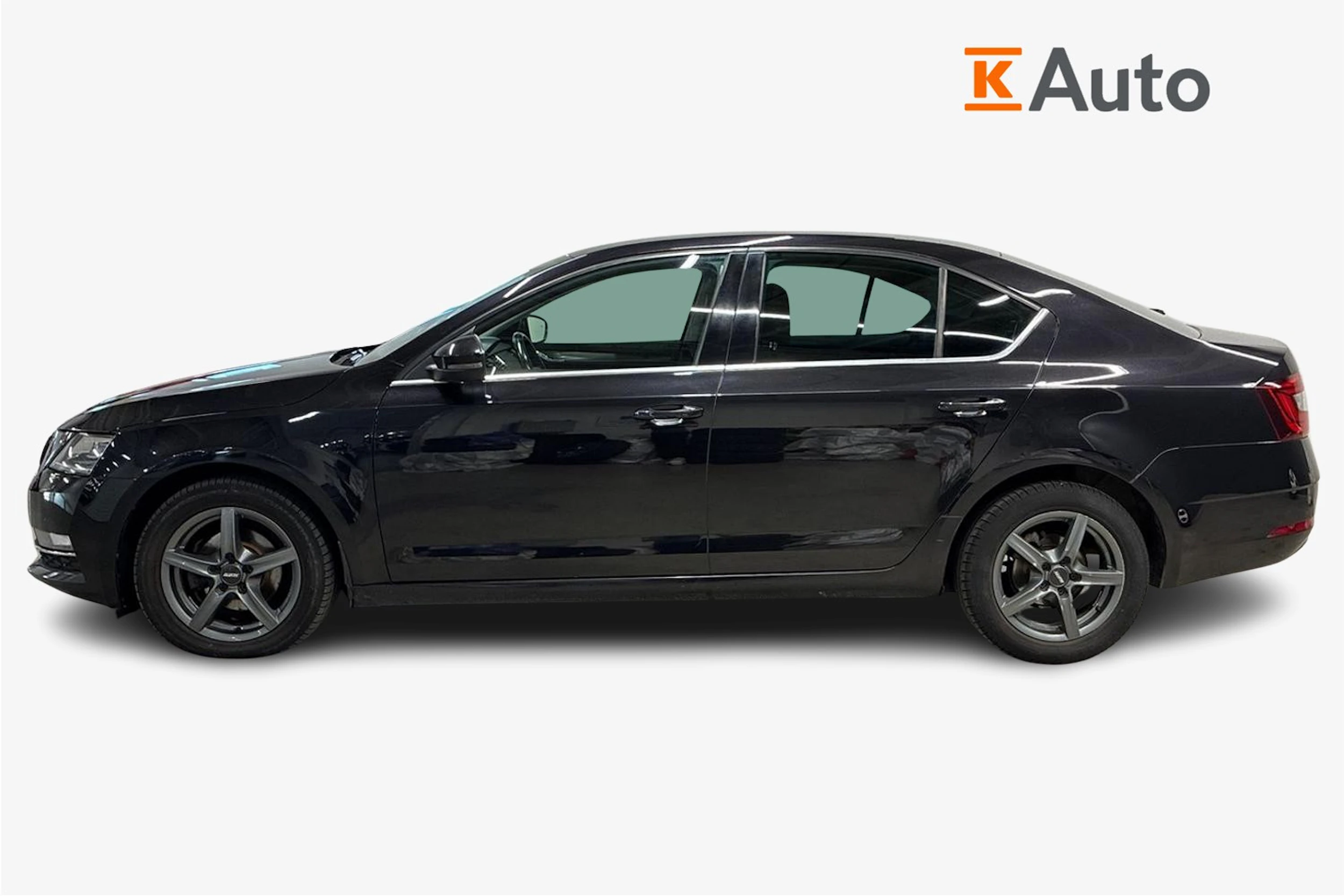 musta Skoda Octavia 2018 kuva 5.