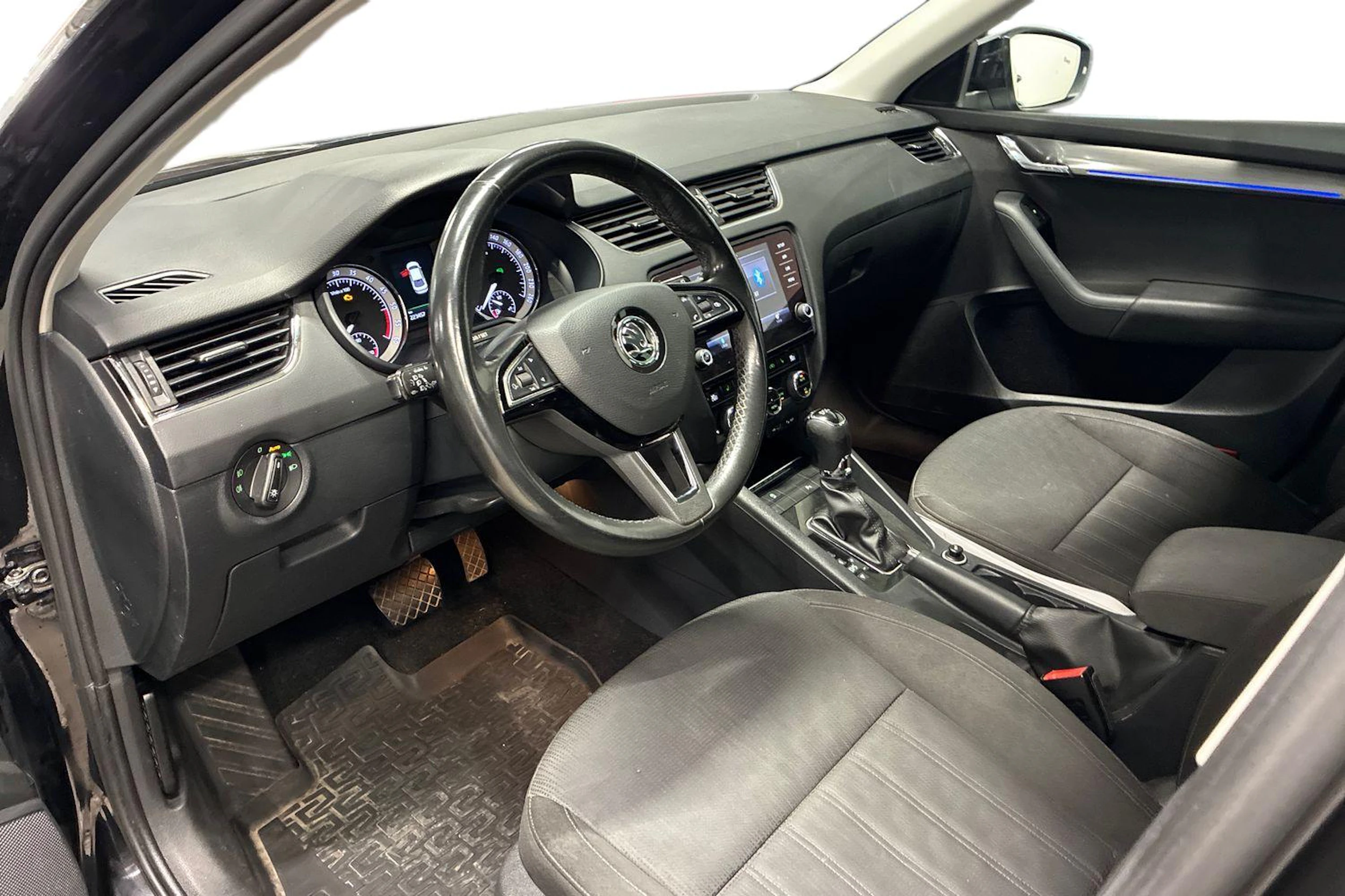 musta Skoda Octavia 2018 kuva 6.