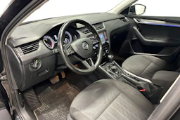 musta Skoda Octavia 2018 kuva 6.