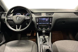 musta Skoda Octavia 2018 kuva 7.