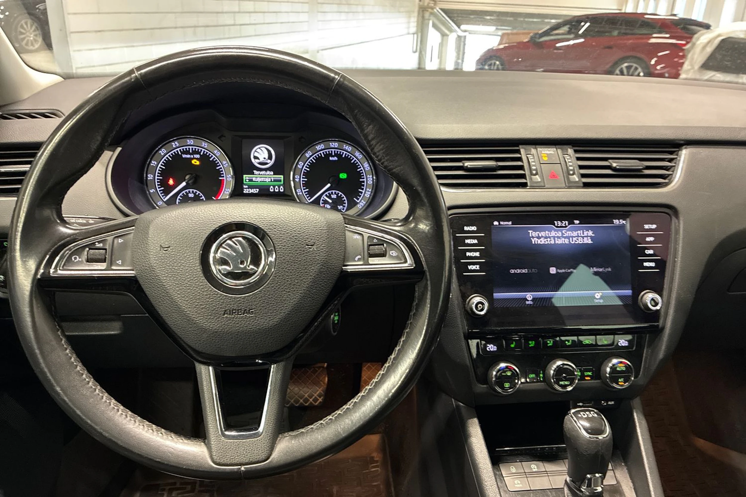 musta Skoda Octavia 2018 kuva 11.