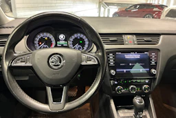 musta Skoda Octavia 2018 kuva 11.