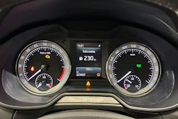 musta Skoda Octavia 2018 kuva 12.