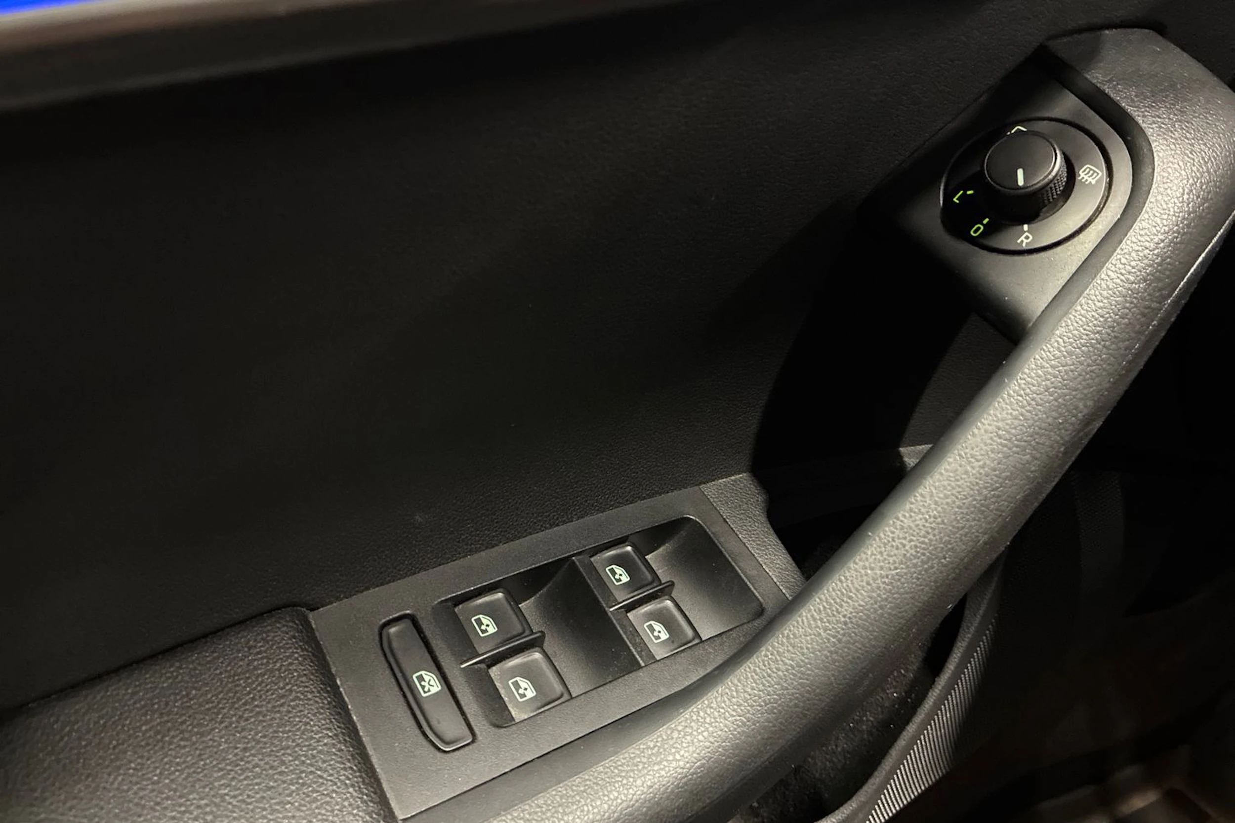 musta Skoda Octavia 2018 kuva 17.
