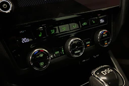 musta Skoda Octavia 2018 kuva 19.