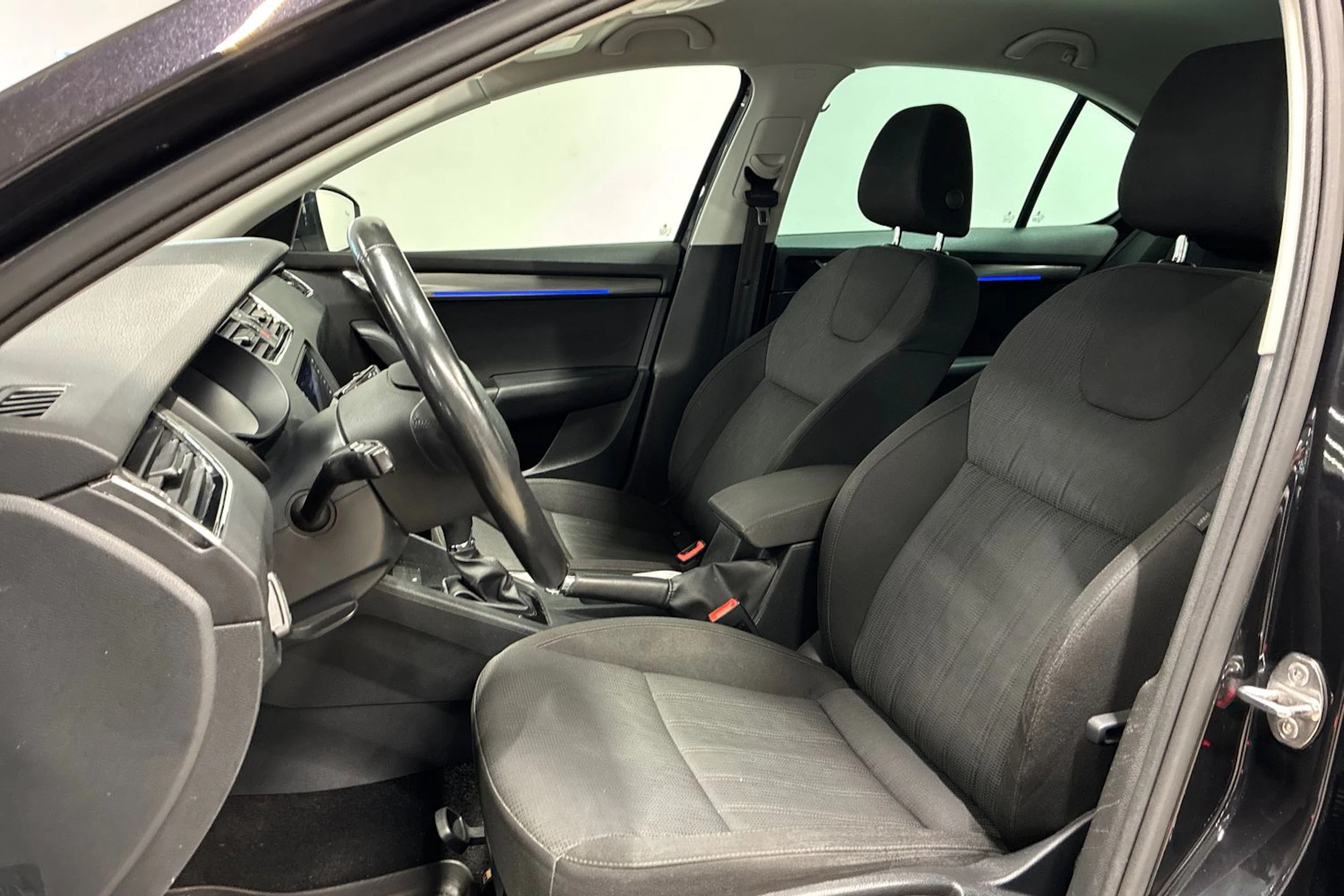 musta Skoda Octavia 2018 kuva 22.
