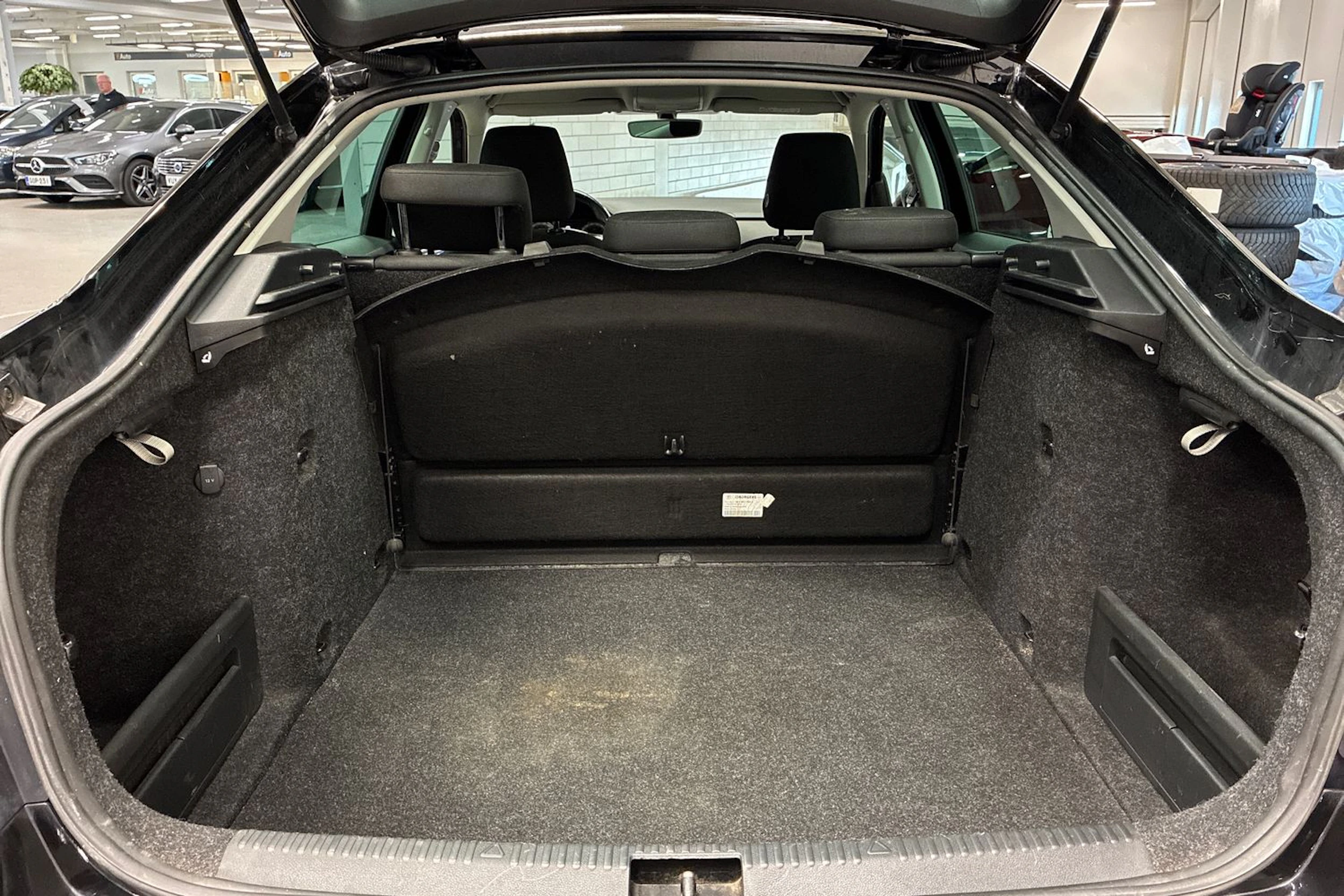 musta Skoda Octavia 2018 kuva 23.