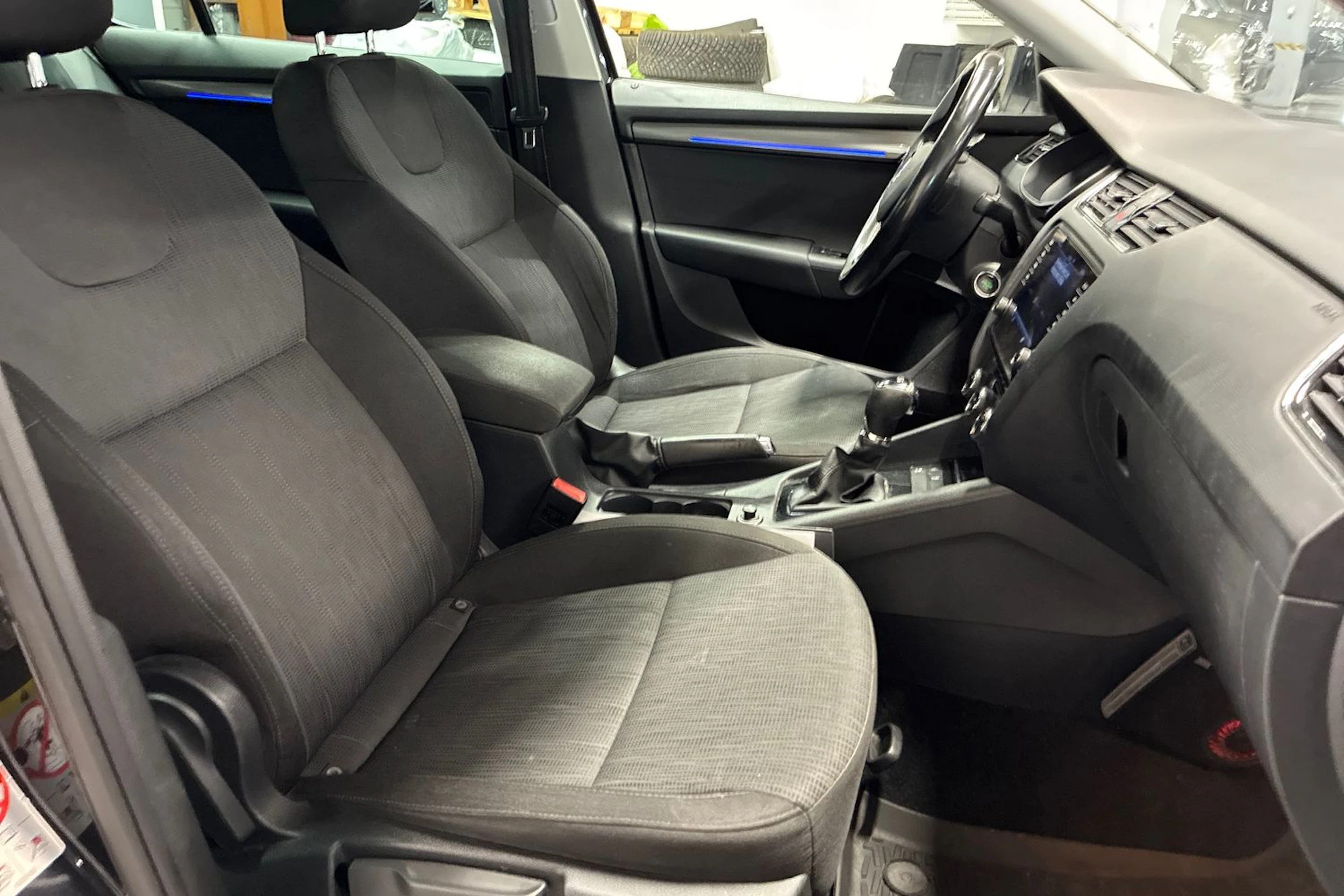 musta Skoda Octavia 2018 kuva 24.