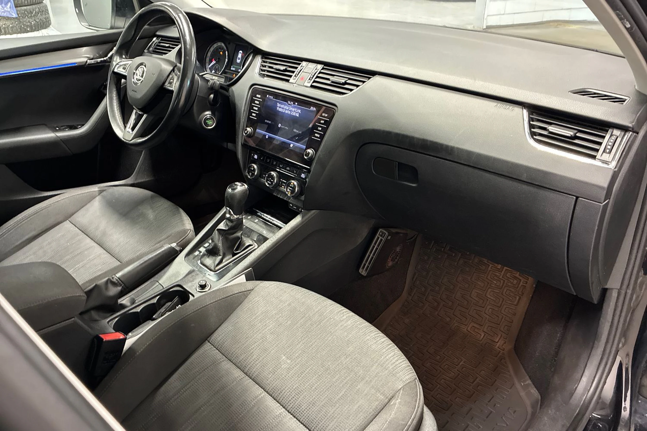 musta Skoda Octavia 2018 kuva 25.