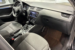 musta Skoda Octavia 2018 kuva 25.